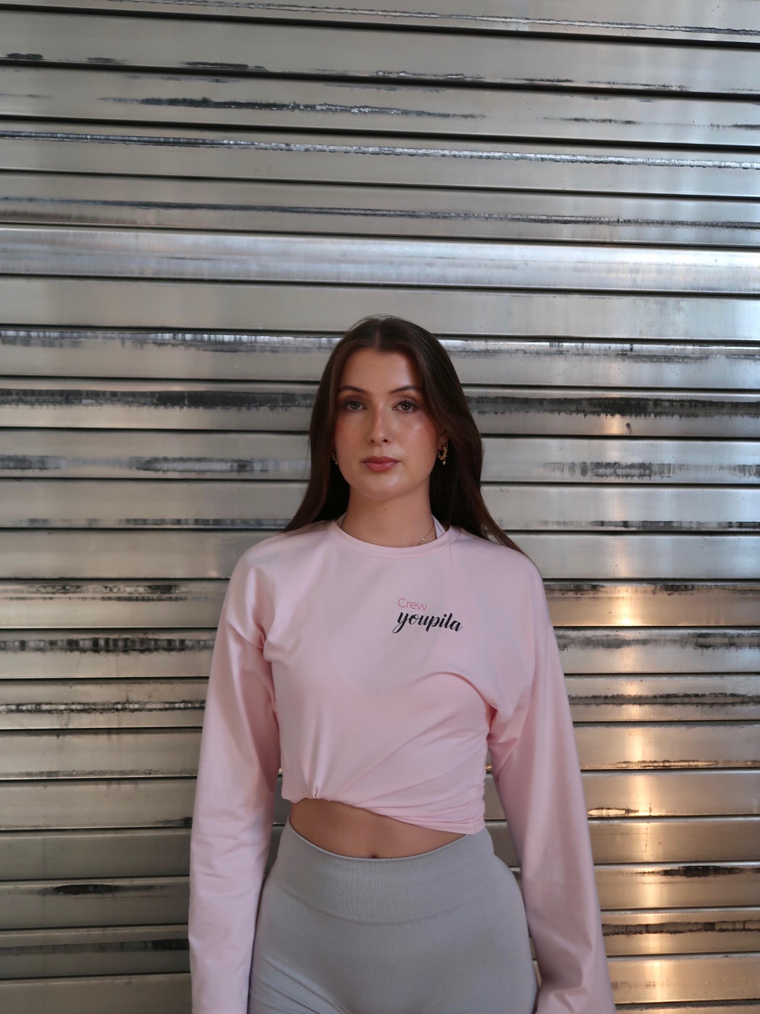 Rosa Teamshirt Model mit Teamshirt