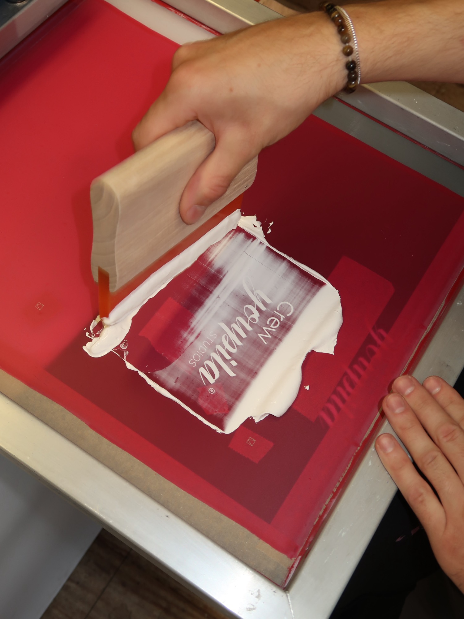 Druckvorgang Frontprint Druckvorgang der Farbe Weiß