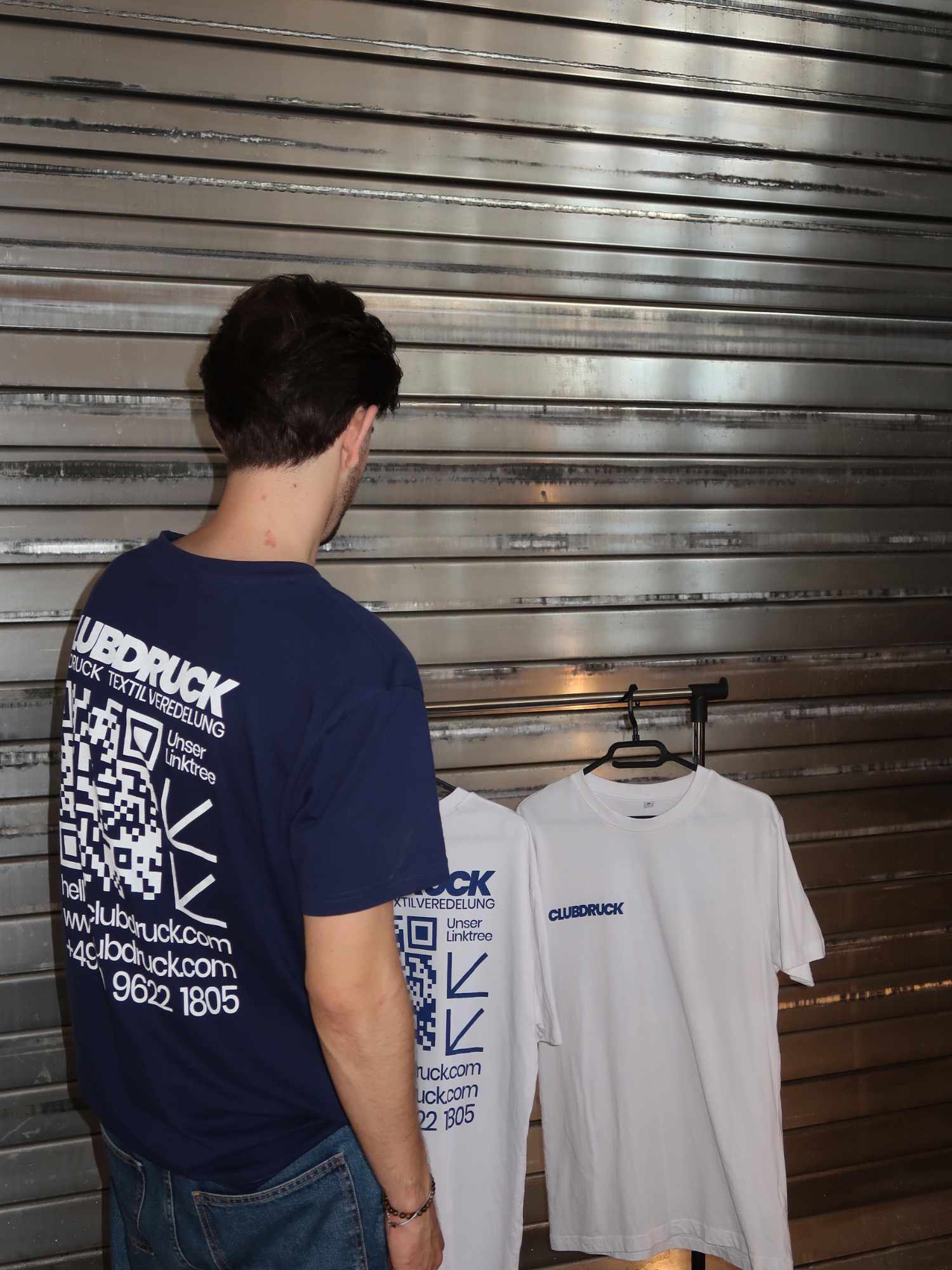 Blaue und Weiße Shirts Blaue und Weiße Shirts mit Model